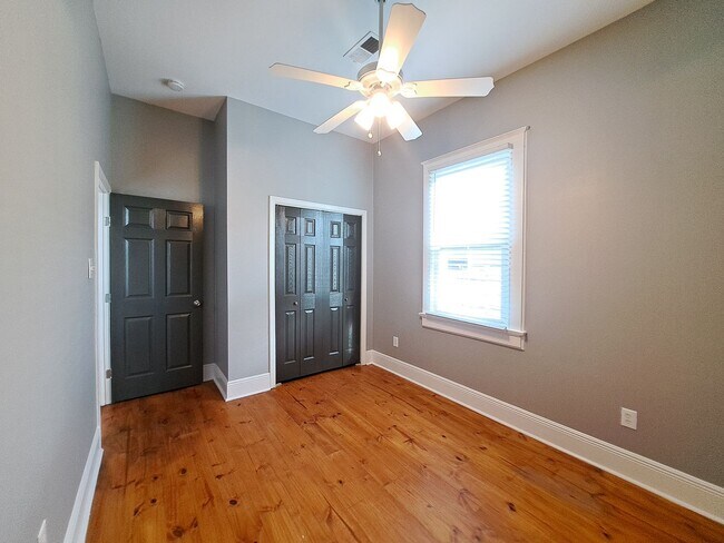 Building Photo - GORGEOUS 3BR/2 BA Single Family Home!
