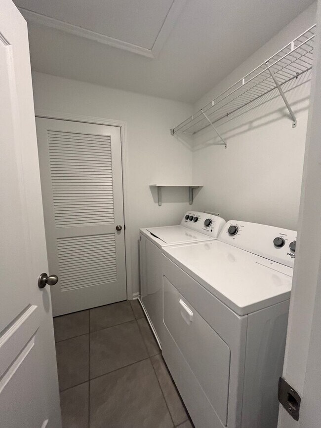 Building Photo - Town Home in The Trails -2 Primary Suites!!