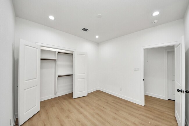 Building Photo - 8316 Corinth St