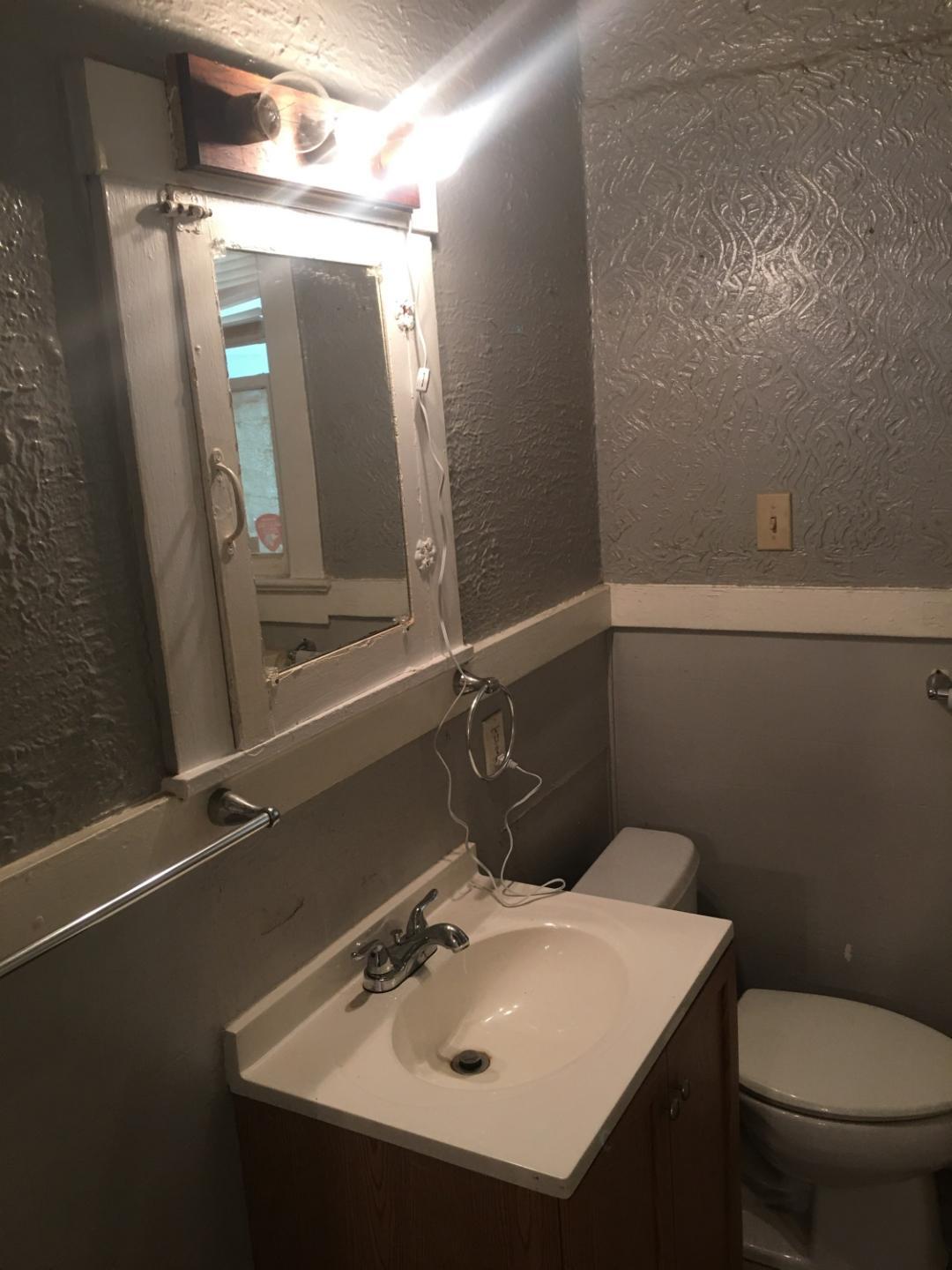 Bathroom 2nd view - 404 Birr St
