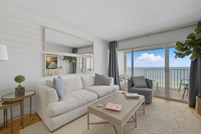 Building Photo - Naples Continental - Condo on the beach!!