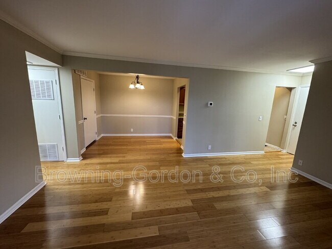 Building Photo - 5025 Hillsboro Pike