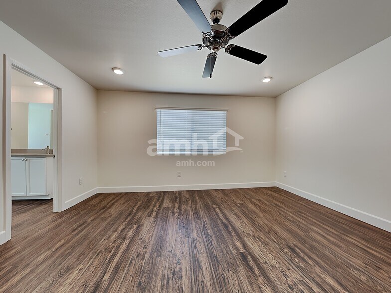 Building Photo - 6038 Theodore St