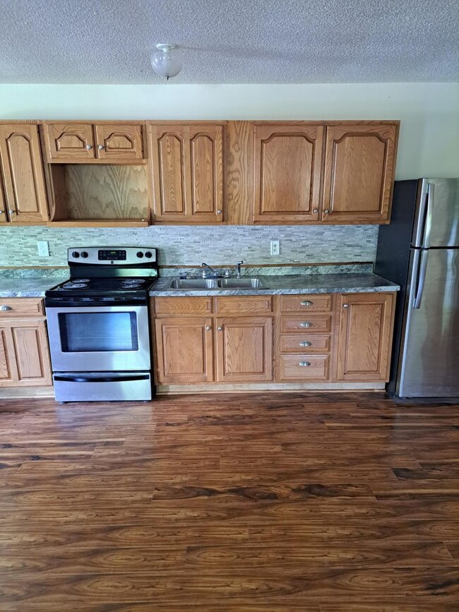 Building Photo - Spacious Remodeled 2 Bedroom Close To Ashe...