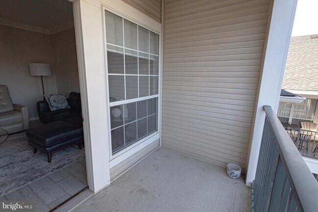 Building Photo - 4854 Eisenhower Ave