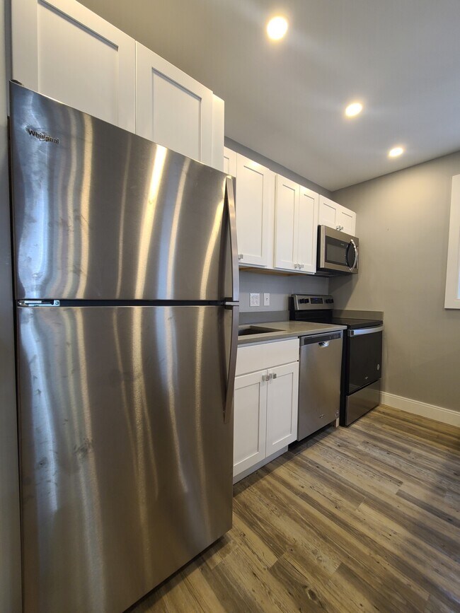 Building Photo - 15 Carson St