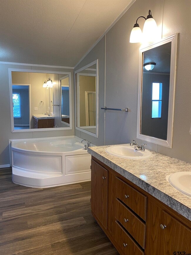 Building Photo - 22944 Shell Shore Dr