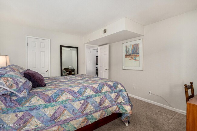 Building Photo - 5877 N Granite Reef Rd
