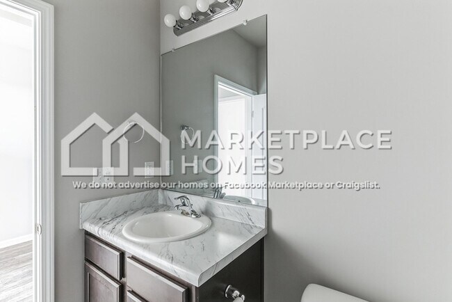 Building Photo - 15995 Glenncrest Ln