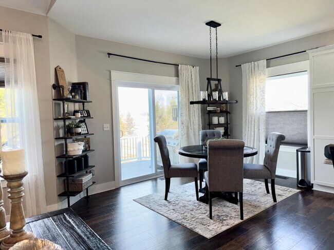 Building Photo - 1285 Sweet Grass Trail N