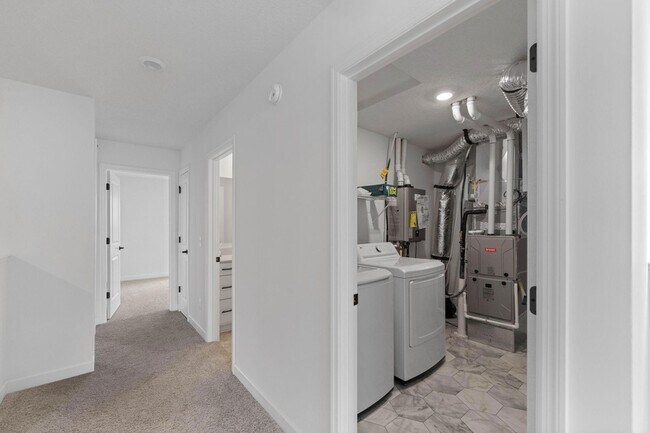 Building Photo - 985 Annagaire Curv