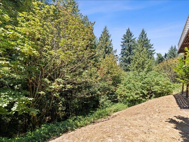 Building Photo - Newly Renovated Beaverton Home with Natura...
