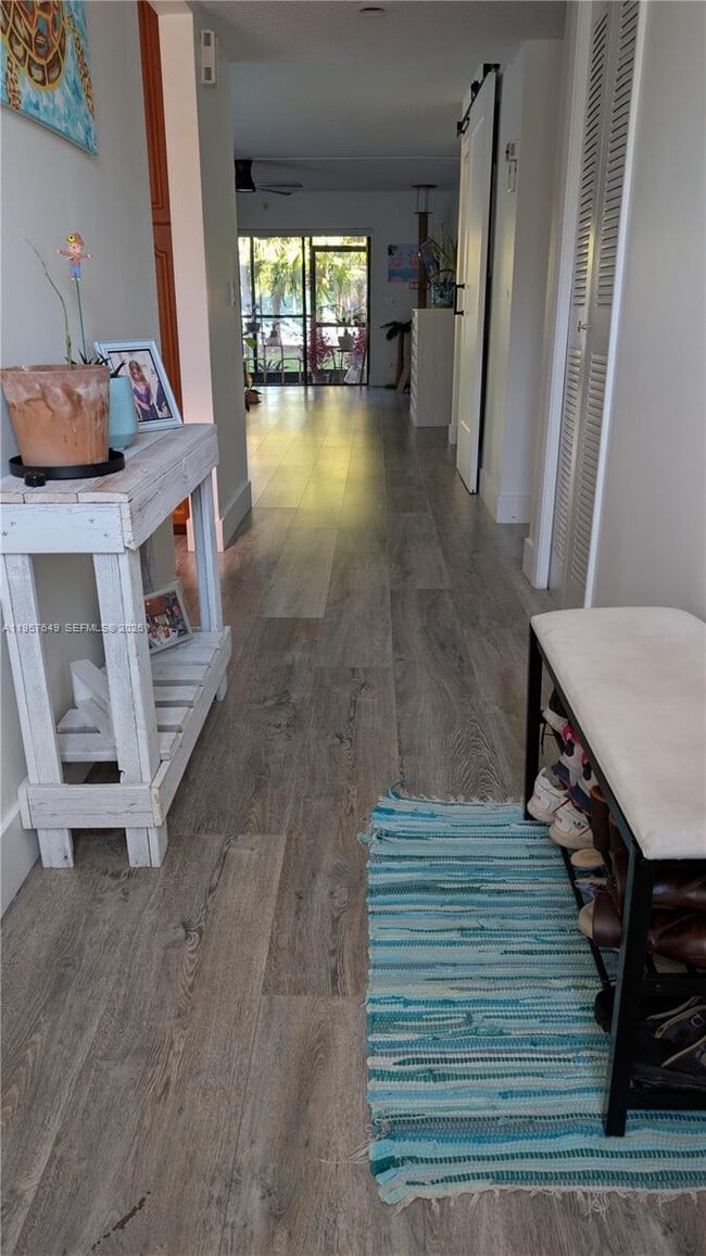 Building Photo - 369 Lakeview Dr