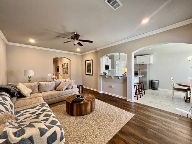 Building Photo - 4315 W Topeka Ave