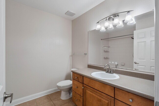 Building Photo - 747 Majestic Dr