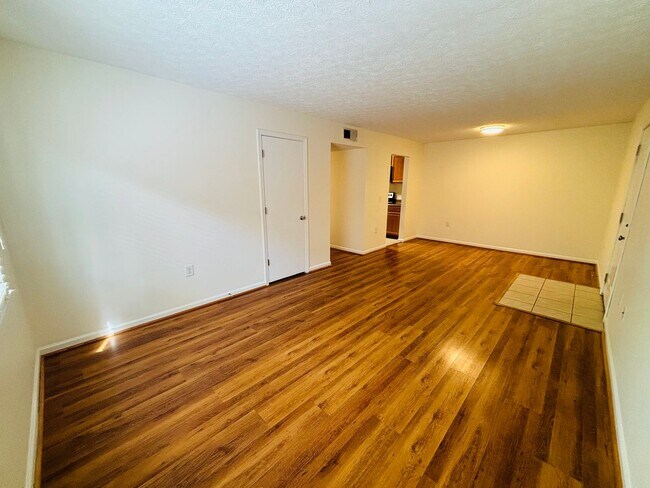 Building Photo - 1011 Grove Ave