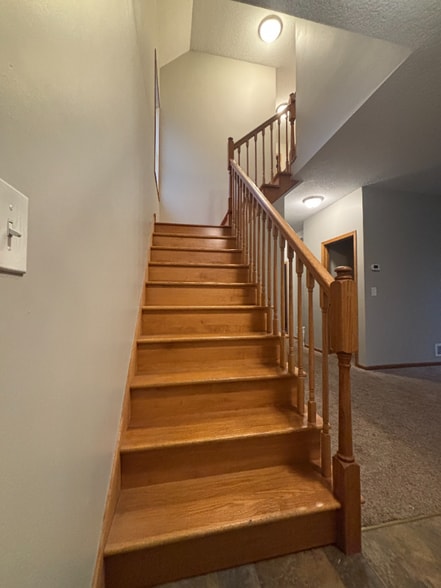 Building Photo - 814 6th Ave S