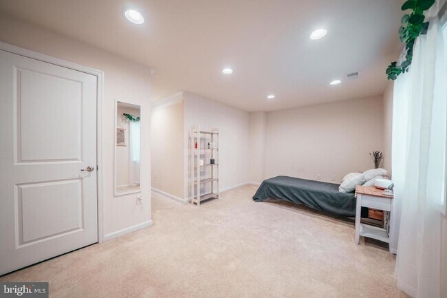 Building Photo - 2111 Elm Tree Knoll