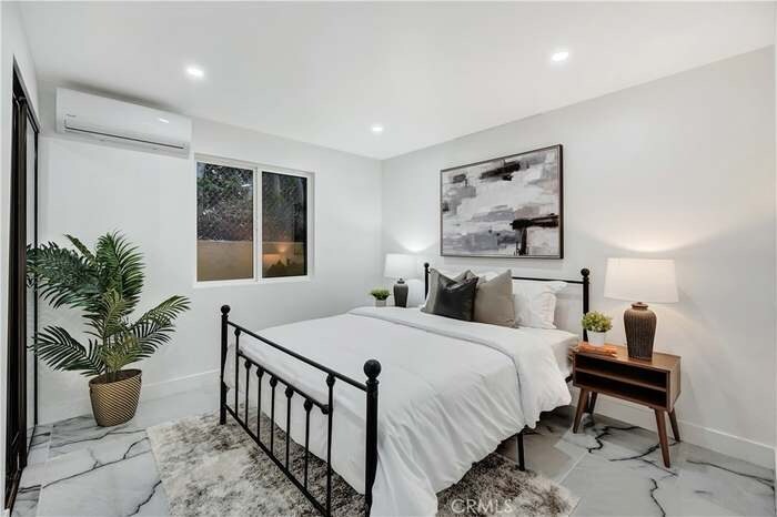 Building Photo - 440 Del Norte St