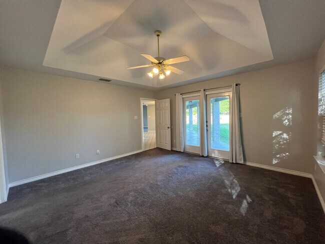 Building Photo - Awesome 4 bdrm/2.5 ba in La Brisas
