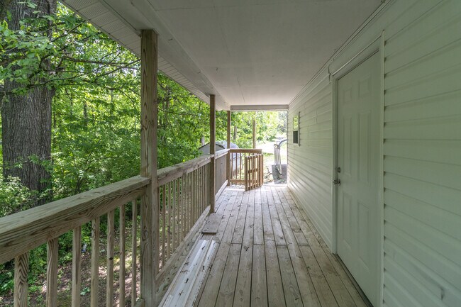 Building Photo - 513 Benton Cir