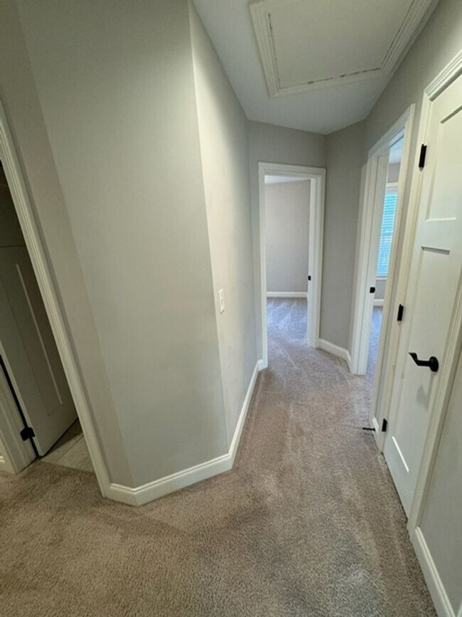 Building Photo - Knoxville 37920 - **COMING AVAILABLE August 1st** Beautiful single family home located in South K...