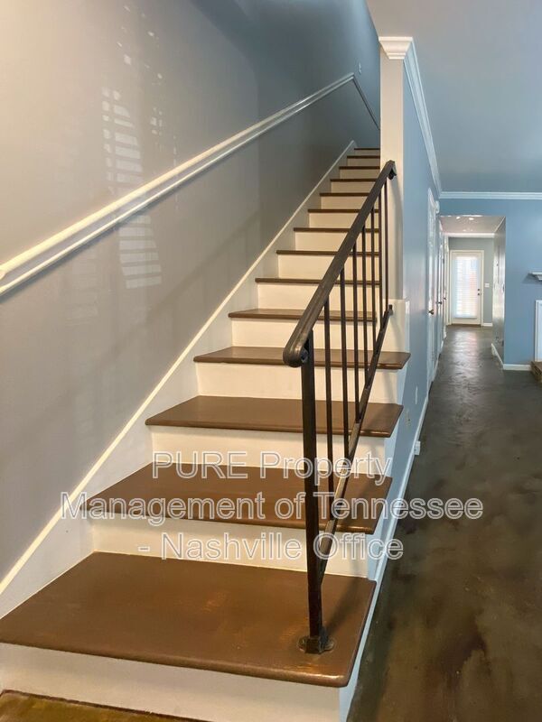 Building Photo - 517 Brentwood Pointe