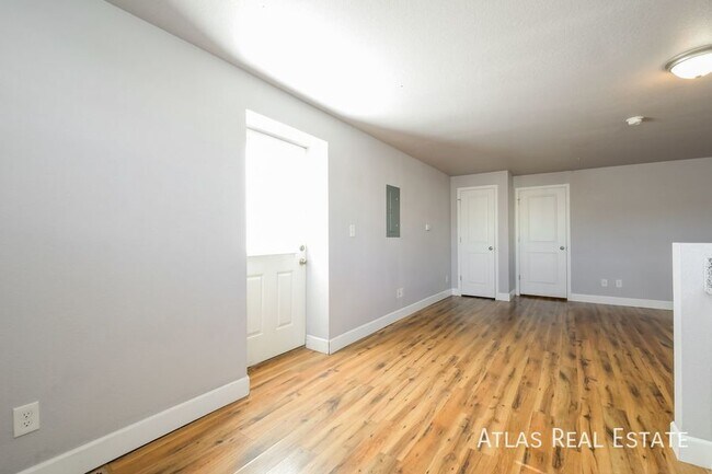 Building Photo - 103 W Union Ave