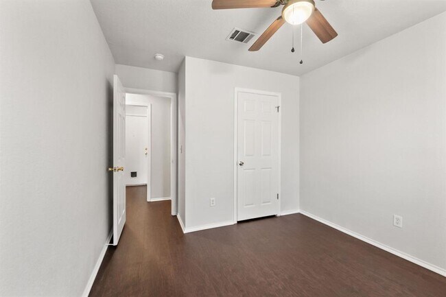 Building Photo - 160 Prairie Springs Loop