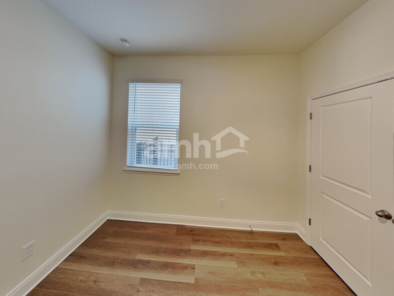 Building Photo - 983 Grafton Ridge Dr