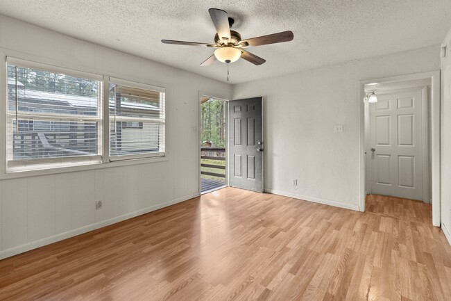 Building Photo - 100 Apache Hills Dr