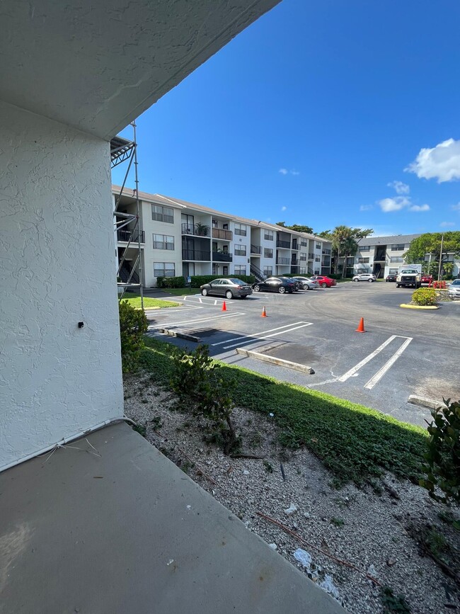 Building Photo - 714 Executive Center Dr