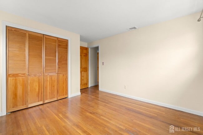 Building Photo - 762-762 Valley St