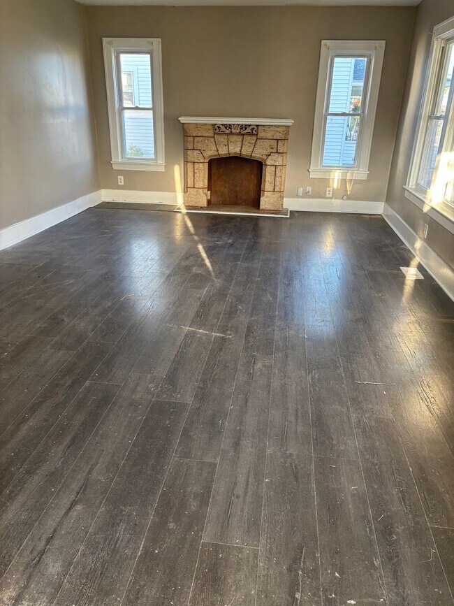 Building Photo - SECTION 8 & EDEN Accepted!! Newly Renovate...