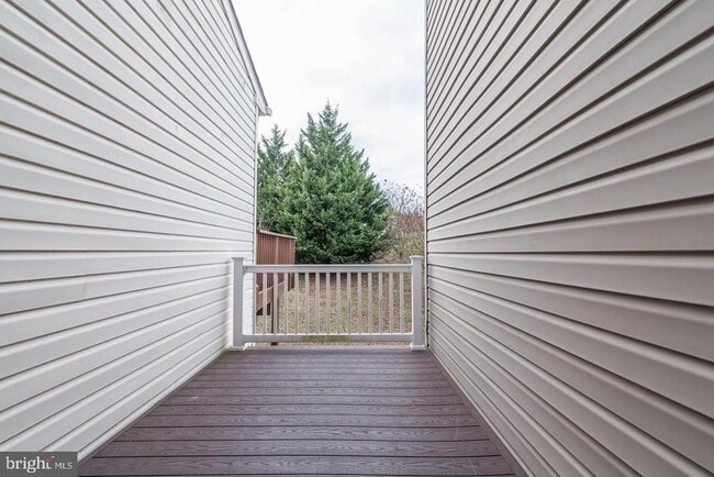 Building Photo - 1432 Pangbourne Way