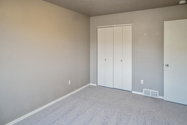 Building Photo - Beautiful Single Family Home Located on Th...