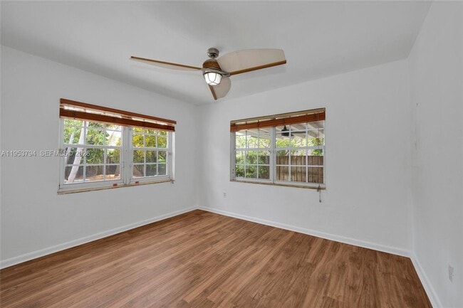 Building Photo - 2312 SW 25th Ter