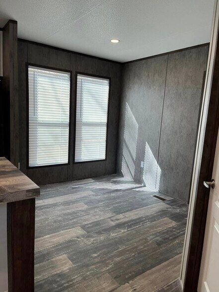 Building Photo - 107 Toledo St