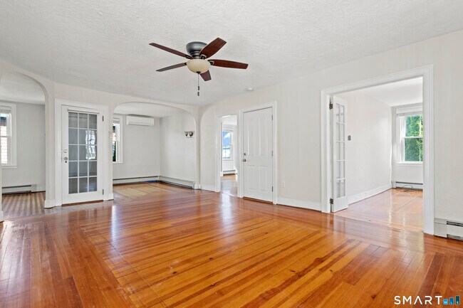 Building Photo - 6 Church St