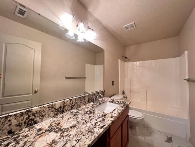 Building Photo - 4448 N Heritage Wds Wy