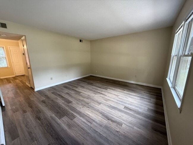 Building Photo - RENT SPECIAL! Brick town home End unit! UP...