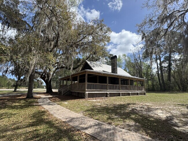 Building Photo - For Rent - Spring Move in Special ... 2nd Month's Rent FREE! (if sign a lease before the end of M...