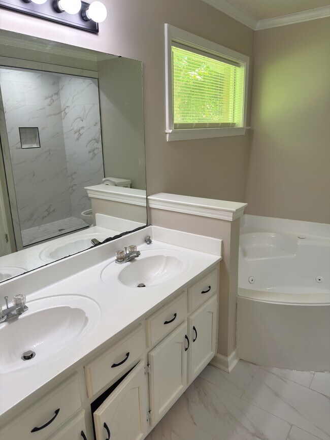 Building Photo - 9040 Pepper Hollow Ct