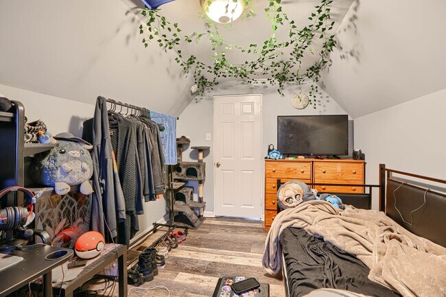 Building Photo - 304 Collins Ave