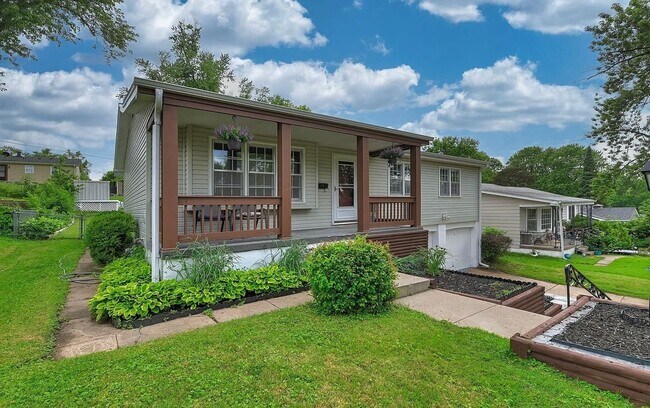 Building Photo - Coming Soon! Bright & Spacious 3 Bed Home with Finished Basement & Huge Backyard