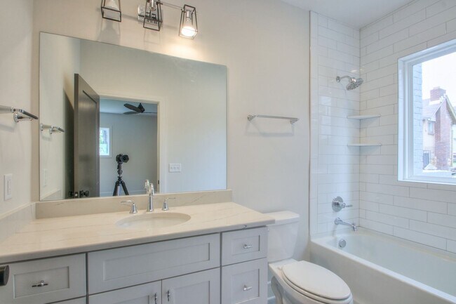 Building Photo - Welcome To Nashville!