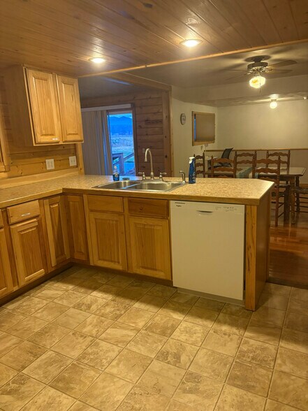 Building Photo - 139 Pine Hollow Rd