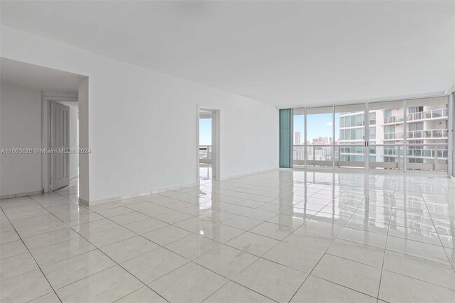 Building Photo - 2127 Brickell Ave