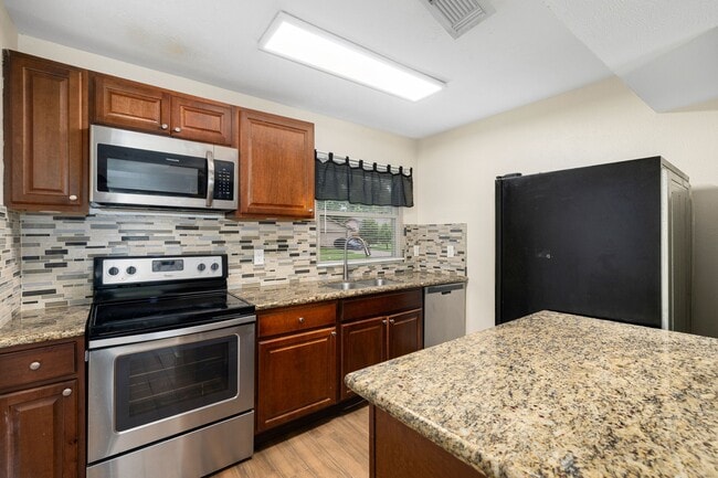 Building Photo - 22723 Braken Carter Ln