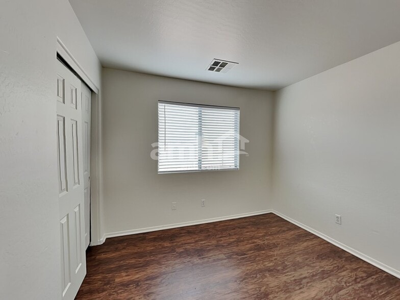 Building Photo - 4228 S 100th Dr